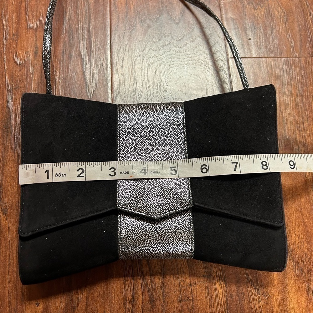 VINTAGE TAKASHIMAYA TOKYO BLACK AND SILVER CLUTCH STYLE BAG - Picture 7 of 12